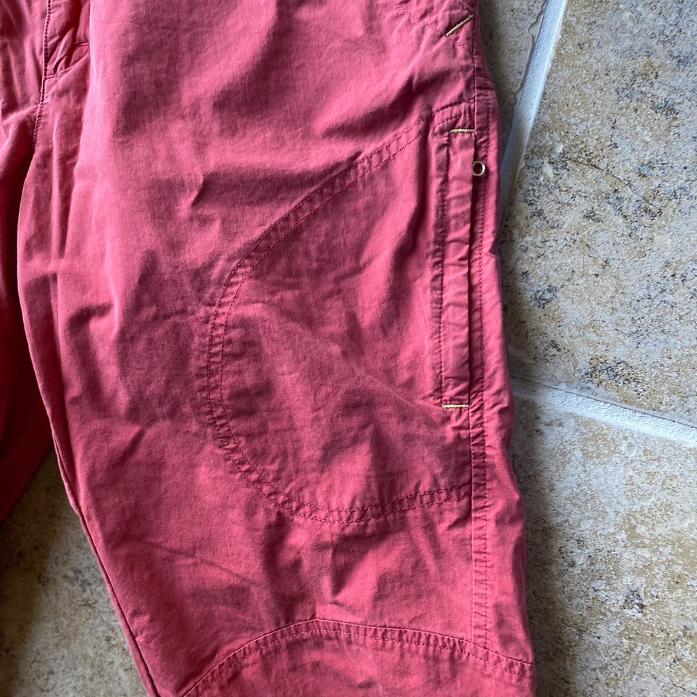 REI - Woman’s dark pink Bermuda hi king shorts, Size: 8 - Picture 5 of 6